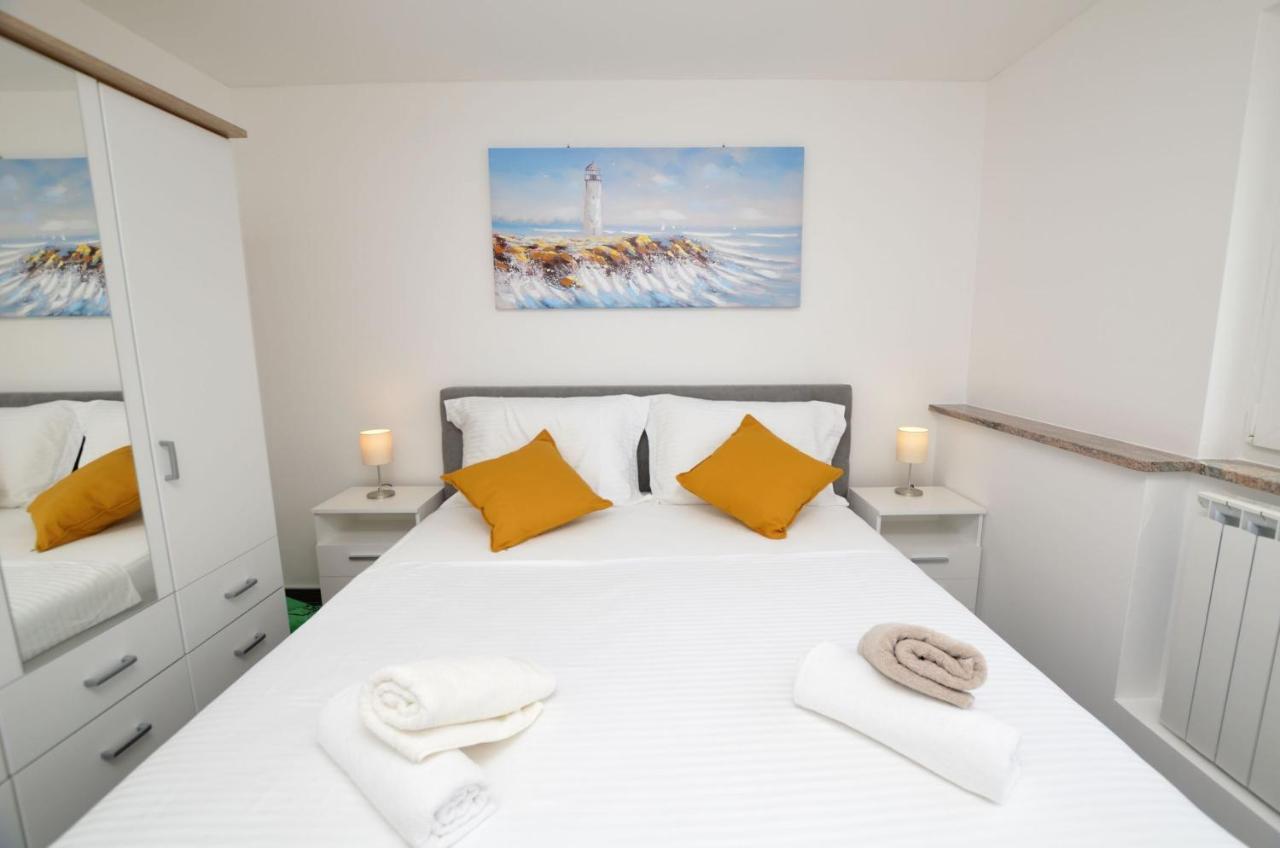 Apartments Villa Sofia Мартиншчица Экстерьер фото