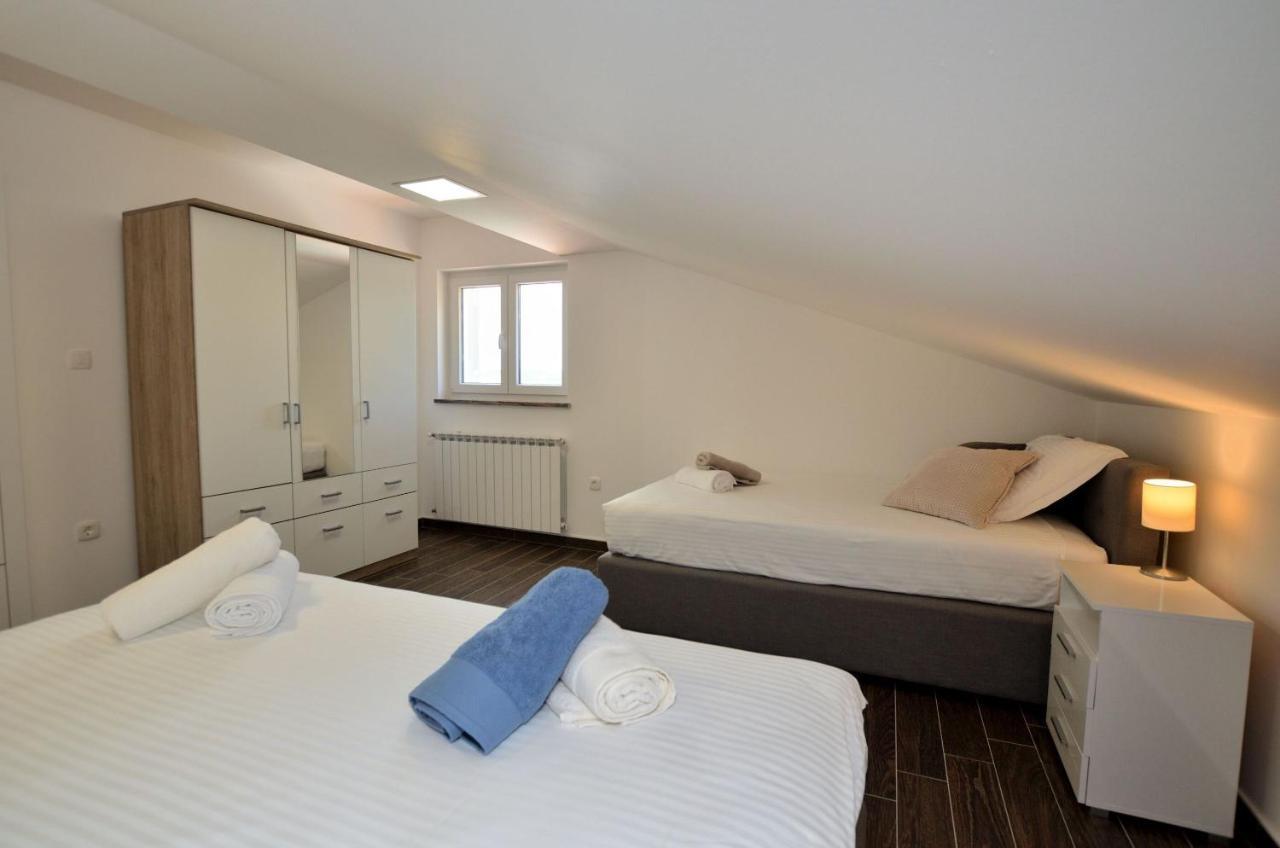 Apartments Villa Sofia Мартиншчица Экстерьер фото